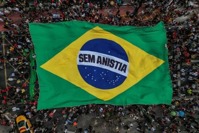 O Trabalhismo em defesa da democracia

Bandeirão do Brasil com a mensagem "Sem anistia" no lugar do ordem e progresso em protesto esse domingo